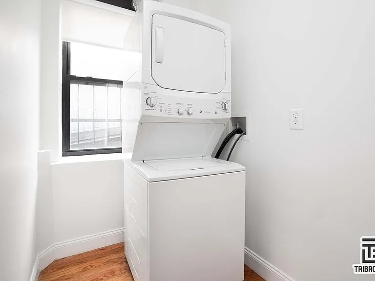 1681 Lexington Ave #1C — Photo 9