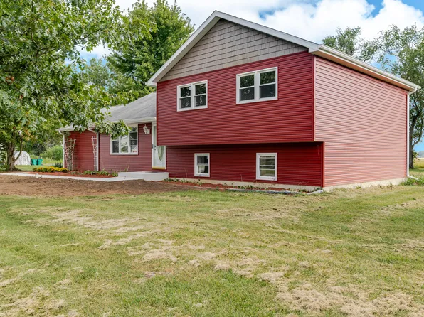 360 Radcliff Dr, Valparaiso, IN 46383