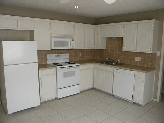 4th image of 6209 NW Maple Ave