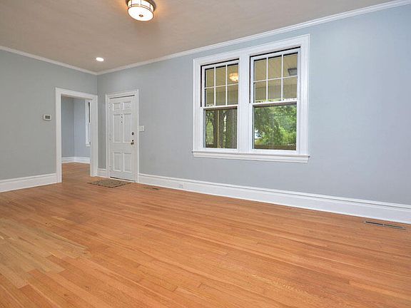 3rd image of 2307 Chapel Hill Rd