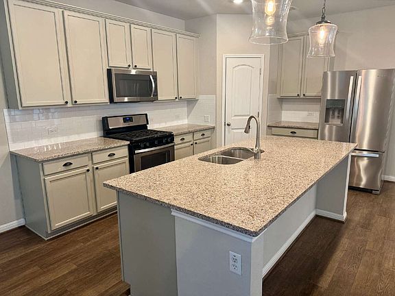 5th image of 120 Buckthorn Dr