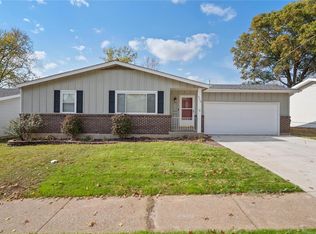 713 Whitewillow Ln, Ballwin, MO 63021