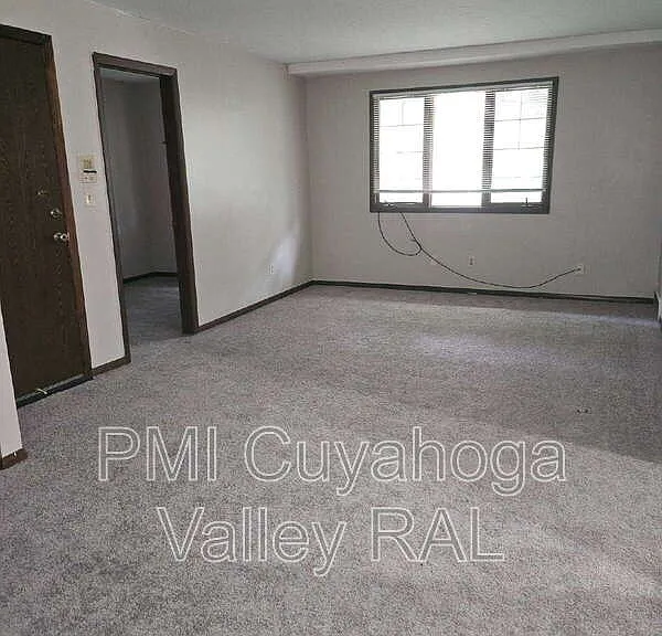 1500 W Market St #14 — Photo 7