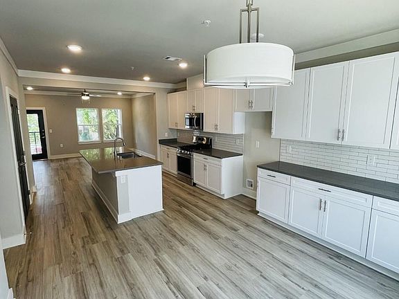 3rd image of 3305 Wynwood Dr