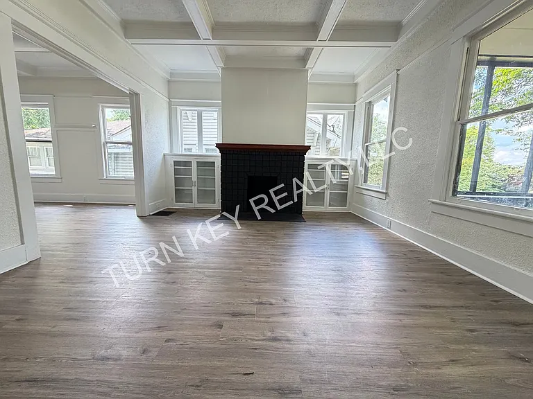 1225 Ford Ave — Photo 7