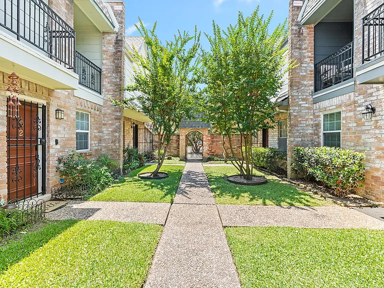 5514 Beverlyhill St #2 — Photo 9