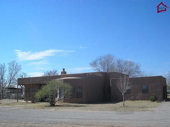 2nd image of 25 Lost Dutchman Dr
