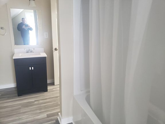 4th image of 819 Cass Ave SE