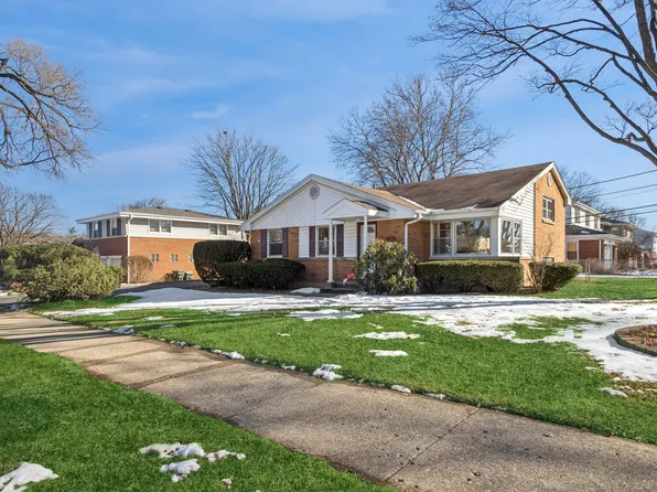 1215 W Sigwalt St, Arlington Heights, IL 60005