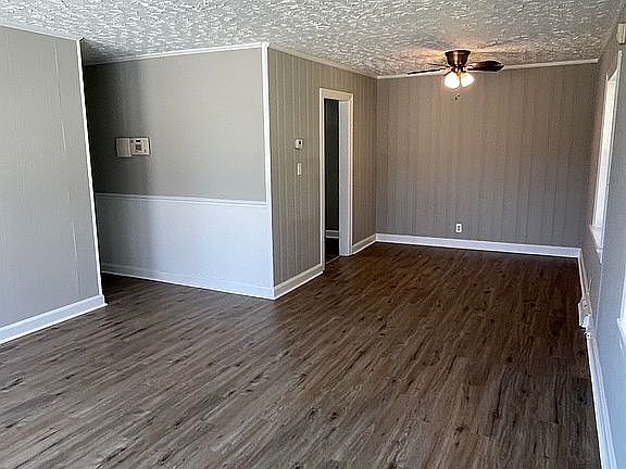 3rd image of 800 Kenwood Ave