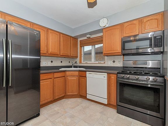 5th image of 9439 S Avers Ave