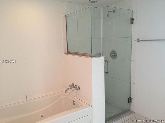 2nd image of 1900 N Bayshore Dr #3A19
