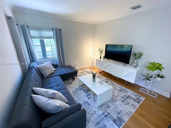 2nd image of 1561 Lenox Ave APT 3