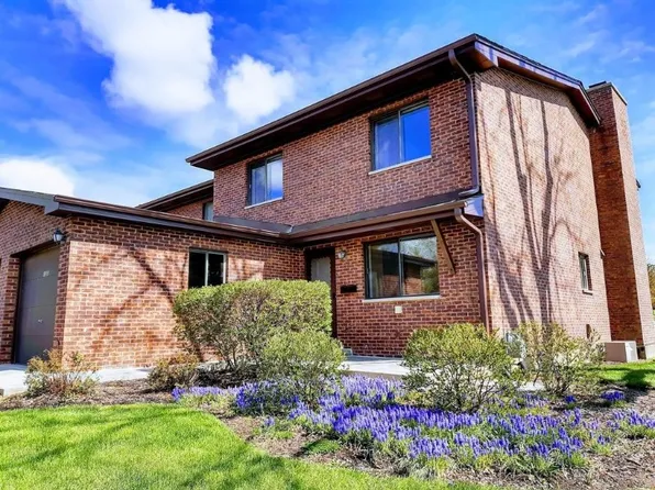 1115 Hunters Ln #1225, Lake Zurich, IL 60047