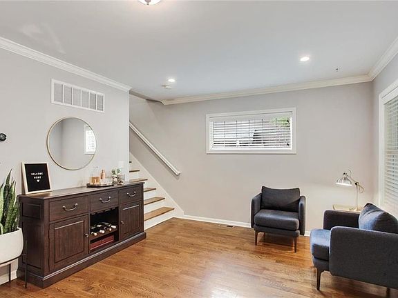 3rd image of 5618 Holmes St