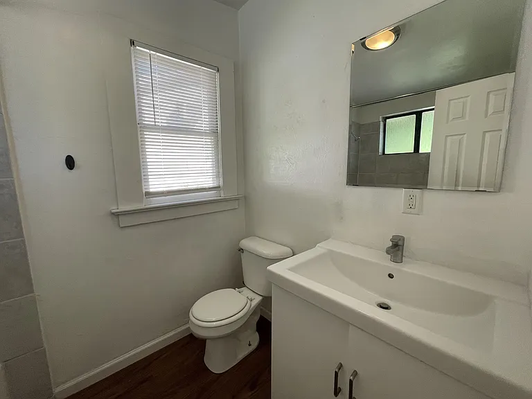 960 Salem St #B — Photo 9