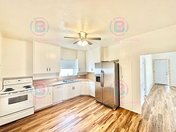3rd image of 815 Jones St