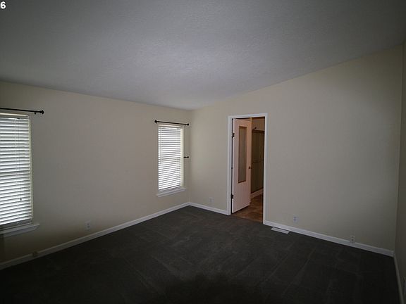 4th image of 231 NW Hayden Ct