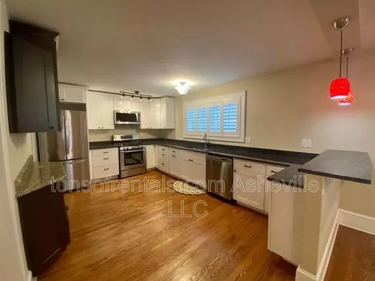 240 S Beaumont St — Photo 9