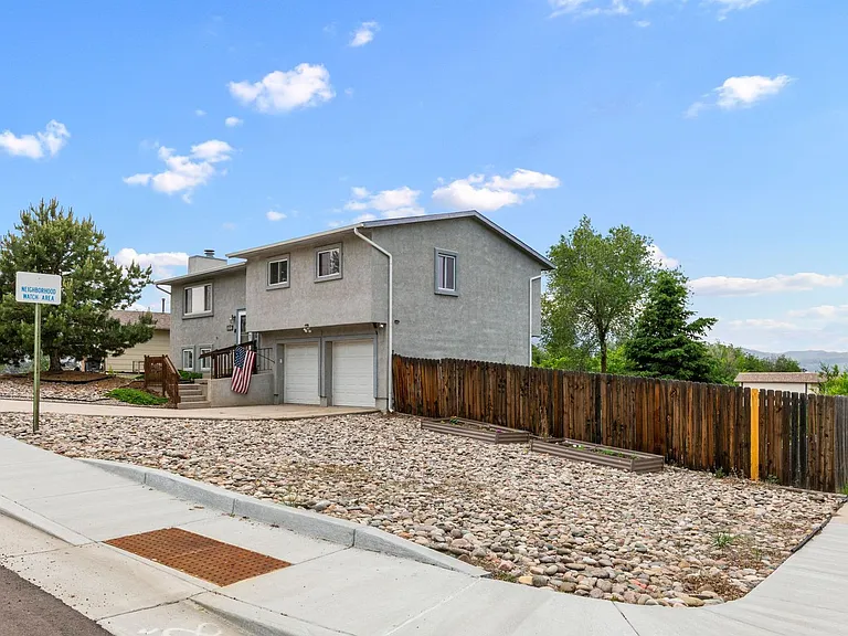 4303 Eastcrest Cir W — Photo 2
