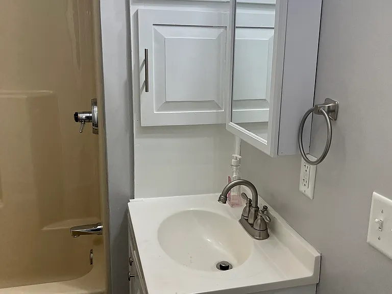 1 Laud St #2 — Photo 4