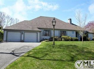 12 Gray Ln, Falmouth, MA 02540