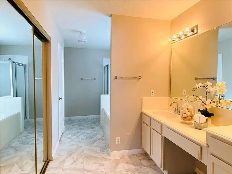 1404 Helmsley Dr — Photo 12