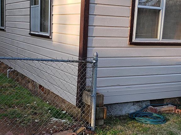 4th image of 1002 W Taylor St