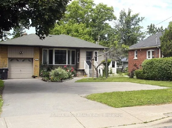 812 Kennedy Rd, Toronto, ON M1K 2C8
