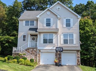 15 Winding Hill Dr, Hackettstown, NJ 07840