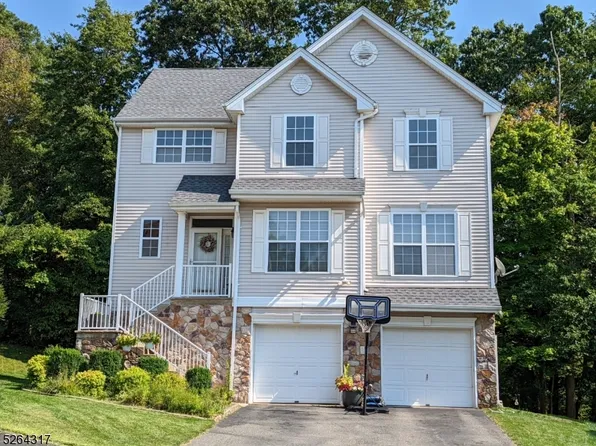 15 Winding Hill Dr, Mount Olive Twp., NJ 07840