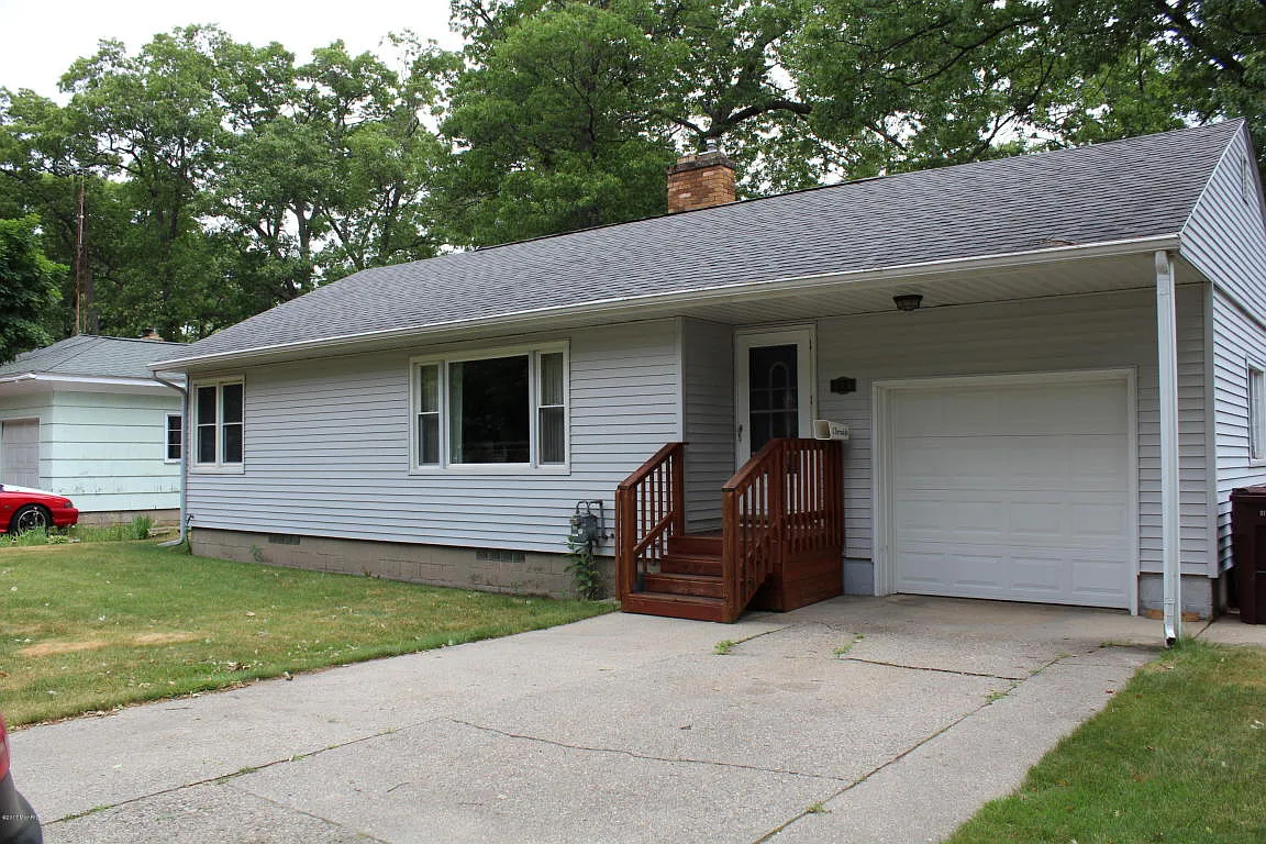 946 Clark St photo 1