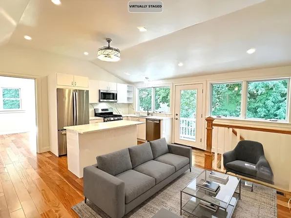 32 Salisbury Rd #32, Newton, MA 02458