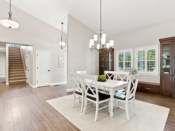 4th image of 570 N Cove Colony Way
