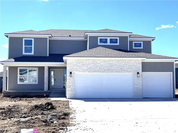 1717 SW Hightown Dr, Lees Summit, MO 64082