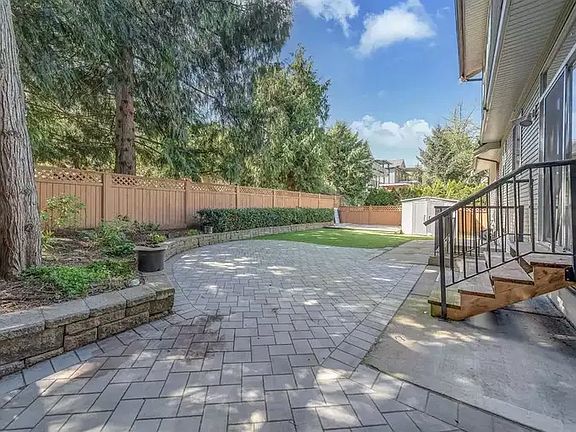 4th image of 20752 Grade Cres #1A