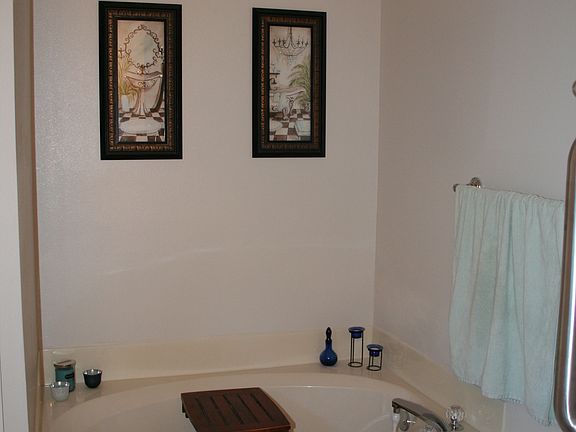 4th image of 4875 Saint Georges Ave