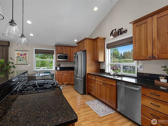 3rd image of 8434 Baird Road NE