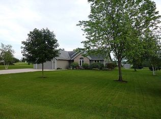 S46W25777 Shadow Ridge Dr, Waukesha, WI 53189