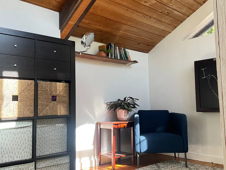 upstairs bedroom behind loft