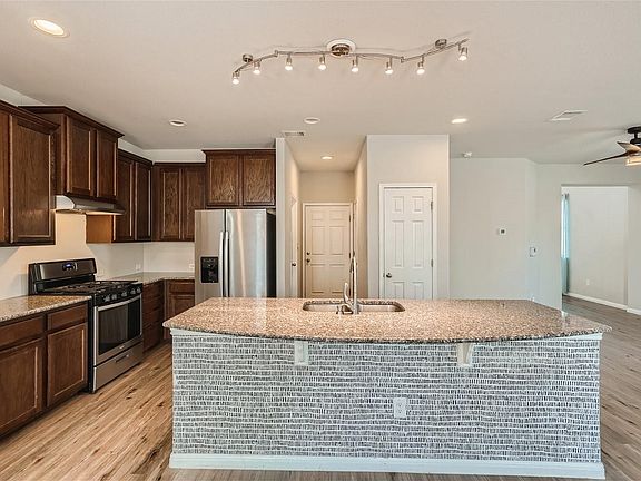 4th image of 501 Cinnamon Teal Ln