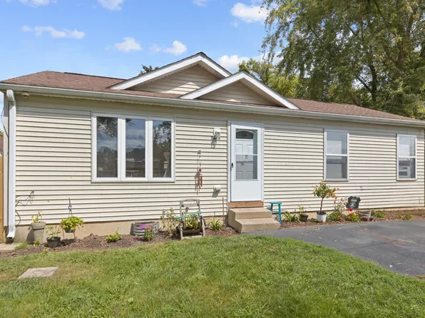 7404 Birch Dr, Wonder Lake, IL 60097