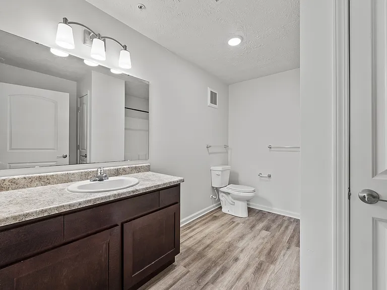 Whispering Creek Apartments — Photo 29