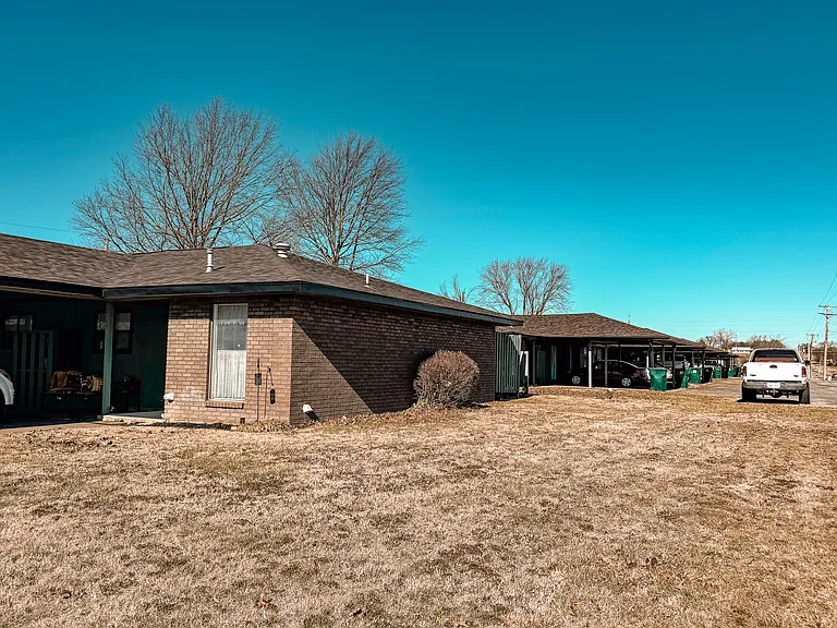 500 North Cline Rd Apartments — Photo 4