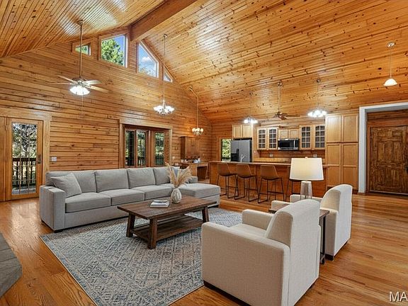 4th image of 791 Crescent Dr