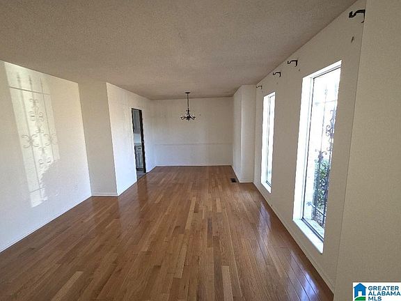 2nd image of 112 Hickory Cir