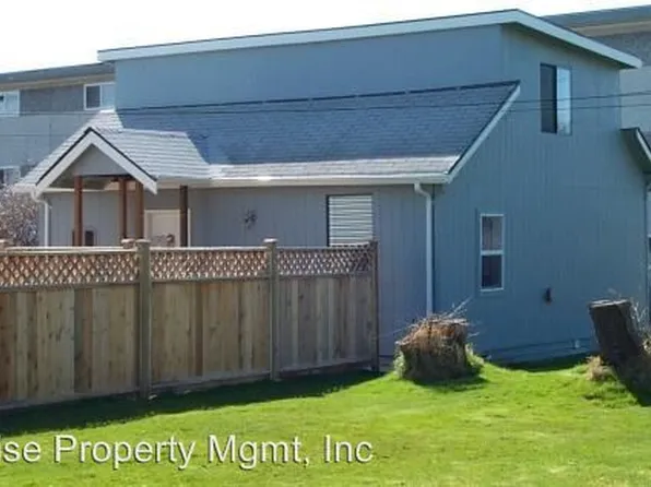 1273 4th St, Blaine, WA 98230