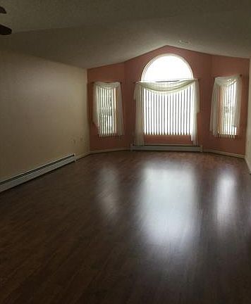 3rd image of 45 Portsmouth Dr