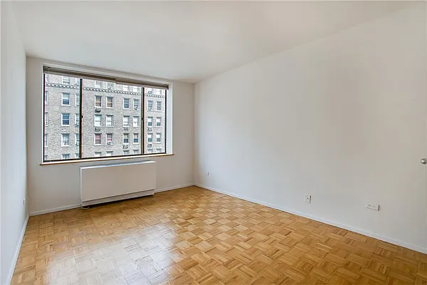 Sold by R New York | media 10