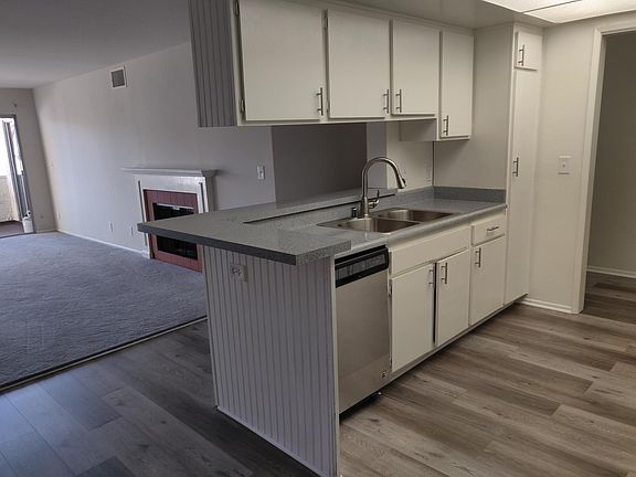2nd image of 13131 Moorpark St #316